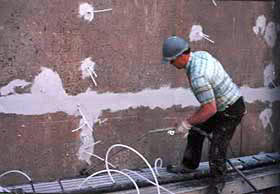 Инъектирование трещин в стене | Фото